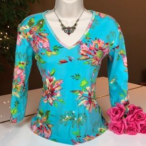 NEW IDENTITY FLORAL SEQUIN TOP SIZE SMALL🌸